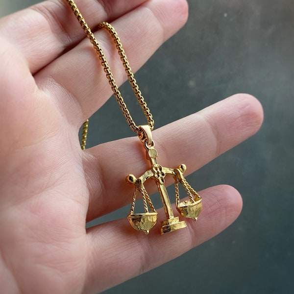 Grand pendentif figuratif Balance en or avec ou sans chaîne - Pendentif Zodiac Astrology Horoscope, style vintage - Plaqué or 22 carats