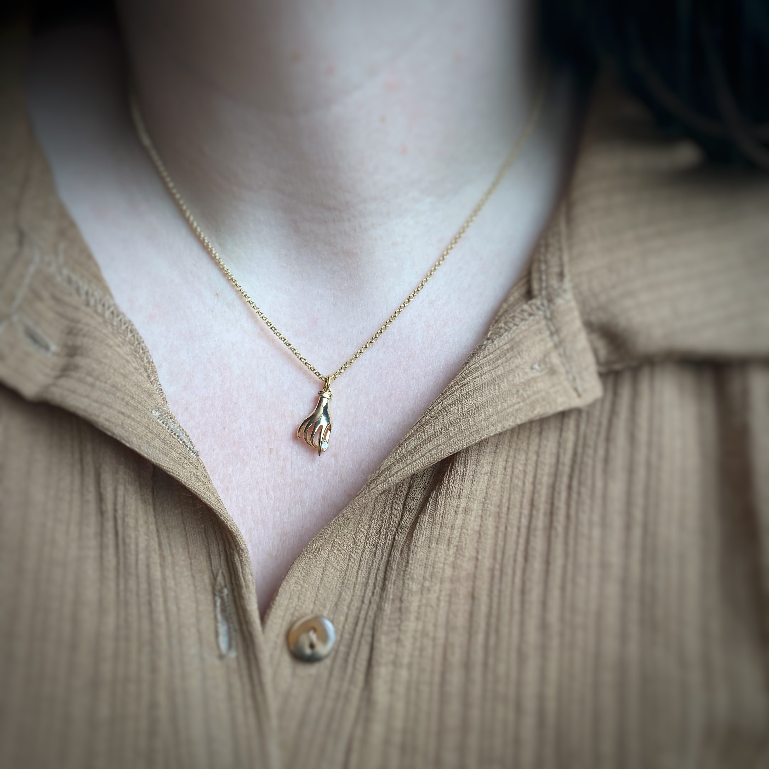 Victorian Style Hand Pendant Necklace on 17.4 Inch Chain W