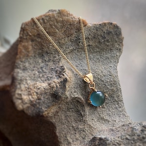 Gold Plated Mood Pendant on 18+2” curb chain, comes in velvet gift bag.