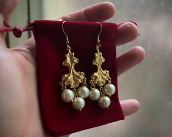 Art Deco / Art Nouveau / Gothic / Medieval Chandelier Earrings in vintage brass and imitation pearl tassels