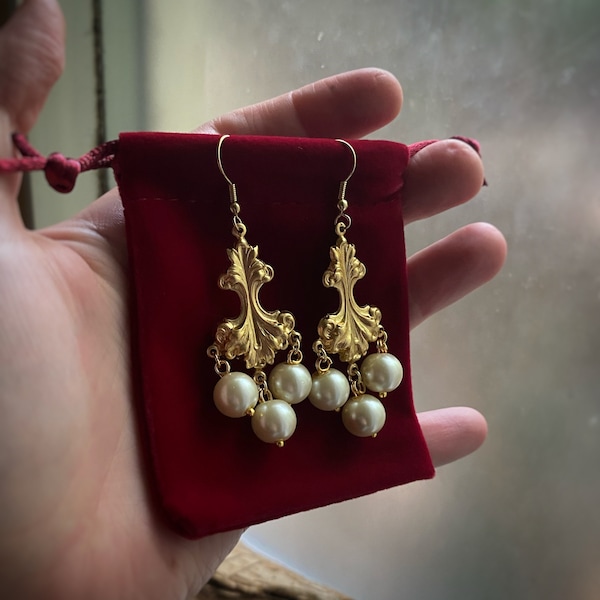 Art Deco / Art Nouveau / Gothic / Medieval Chandelier Earrings in vintage brass and imitation pearl tassels