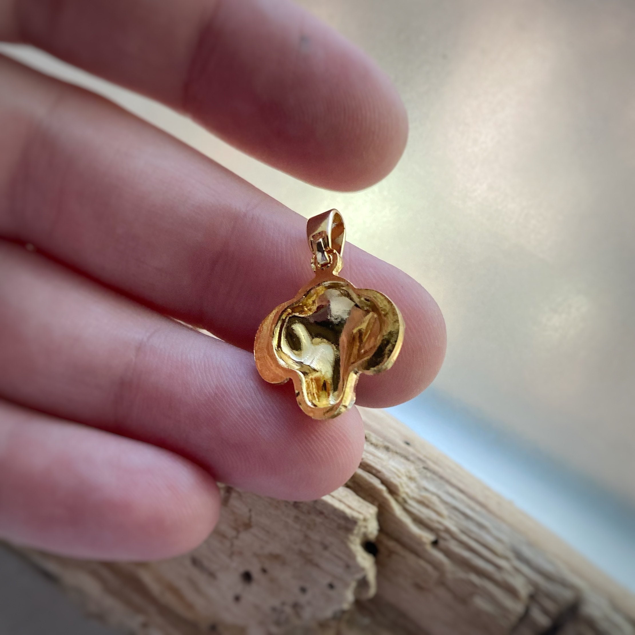 値段げ24金 仏像 チャーム 2g シンガポール製 Gold Ram Head Figural Pendant Necklace With or Without 2