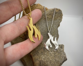 Feuer Charm Anhänger Halskette mit oder ohne Kettenoptionen, gold oder rhodiniert (silber) überzogen, hergestellt in den USA und Kanada