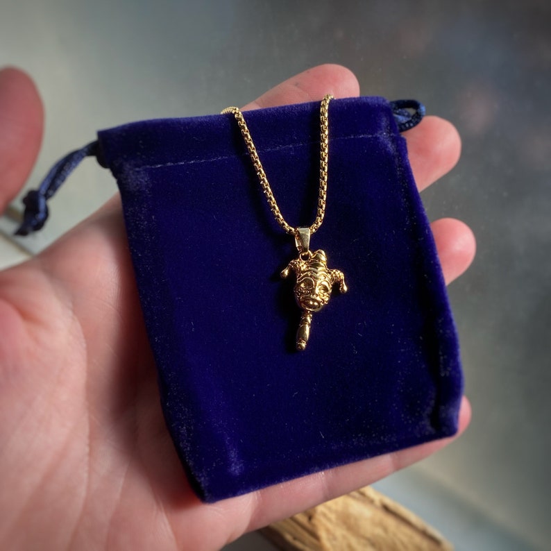 Guldfärgad Jester Clown Face Hängsmycke Halsband med eller utan kedja - vintage design, 22k guldplätering - joker, hovnarr, kungligt hov bild 3