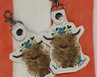 Highland Cow Embroidered Keychain | Cow Lover Gift | Floral Highland Cow Bag Tag | Farmhouse Key Fob | In-the-Hoop Embroidery Gift