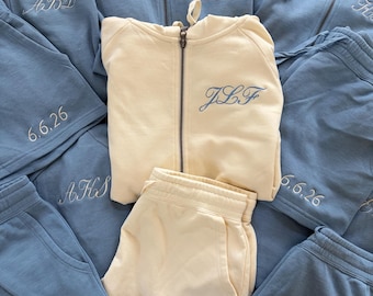 Conjunto de sudadera con capucha y cremallera bordada y shorts, atuendo para damas de honor preparándose