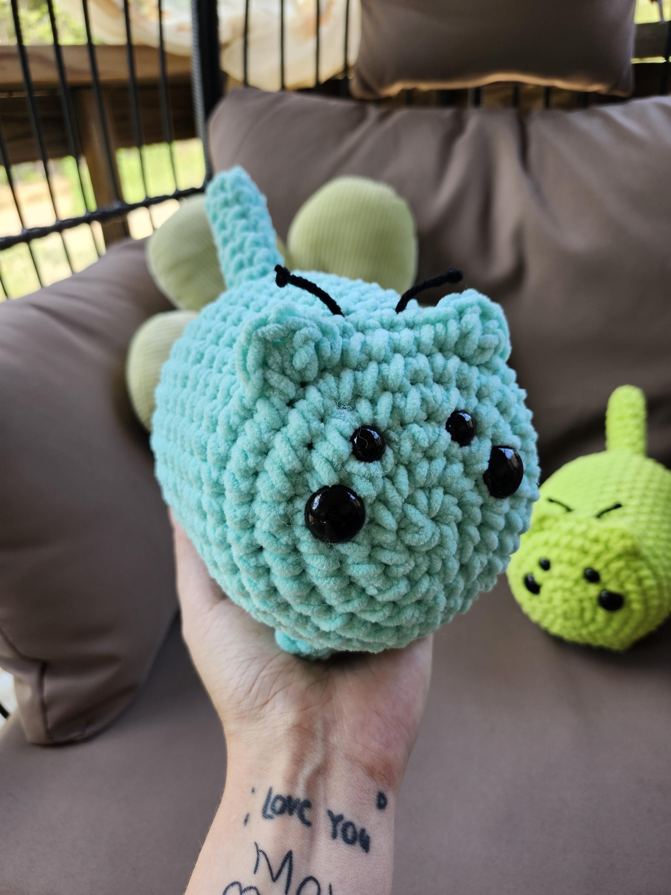Custom Crochet Alien Cat Loaf Plushie (green/blue) - Etsy