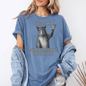 Funny Squirrel Shirt for Bird Lovers, Bird Feeders Empty Again Tee, Hummingbirds Feeder Gift, Bird Feeder T shirt, Retro Squirrel T-shirt immagine 3