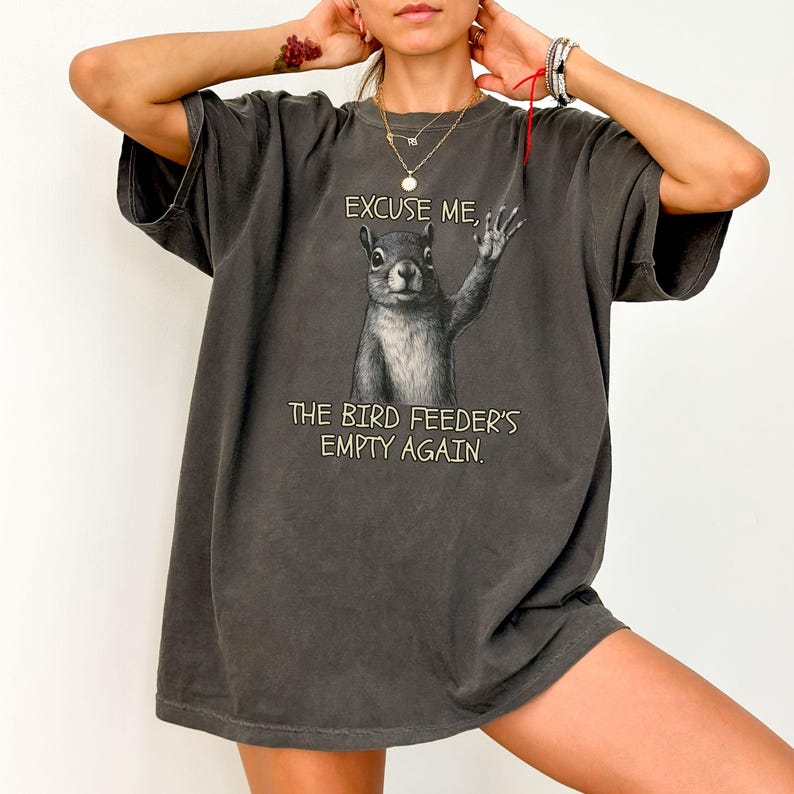 Funny Squirrel Shirt for Bird Lovers, Bird Feeders Empty Again Tee, Hummingbirds Feeder Gift, Bird Feeder T shirt, Retro Squirrel T-shirt immagine 2