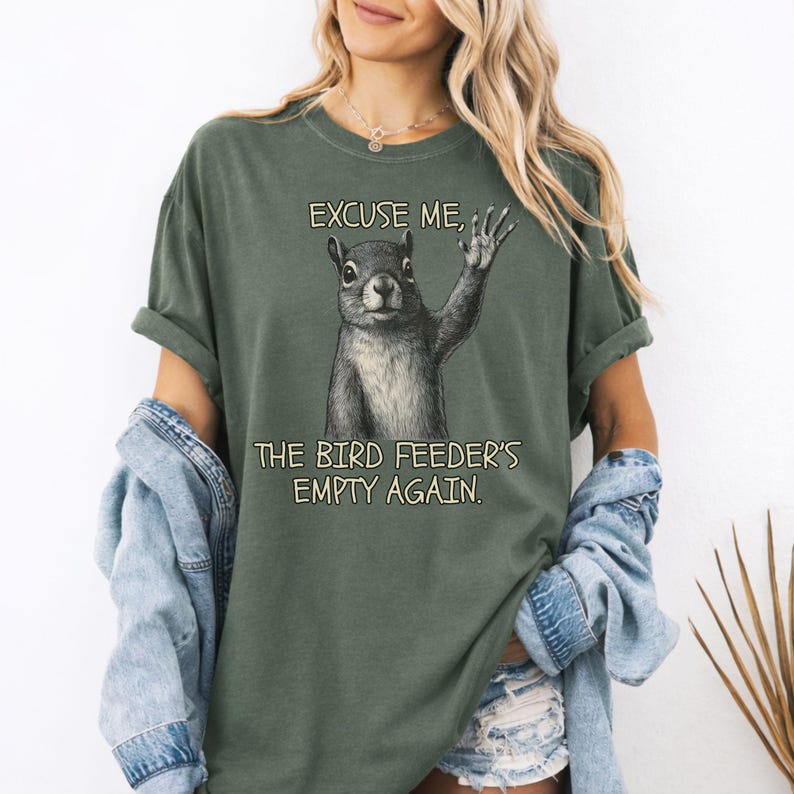 Funny Squirrel Shirt for Bird Lovers, Bird Feeders Empty Again Tee, Hummingbirds Feeder Gift, Bird Feeder T shirt, Retro Squirrel T-shirt immagine 5
