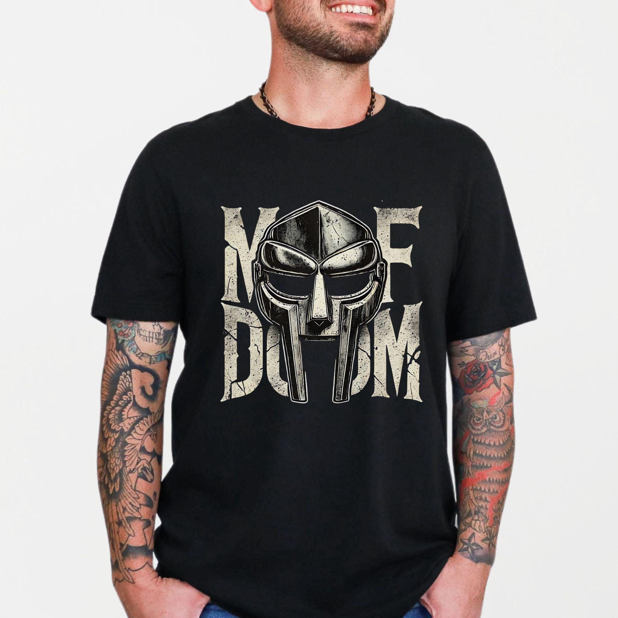 ✈ MADLIB MF DOOM (ALL CAPS!) Tシャツ Comfort Colors Madlib Doom All Caps Shirt, Mf Doom Shirt, Mf