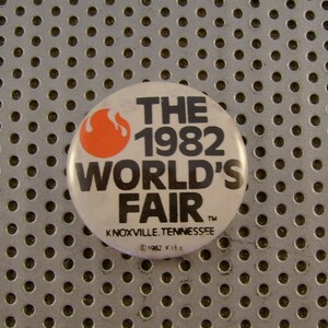 Vintage Collectible 1982 World&#39;s Fair Pin Button Knoxville Tennessee Souvenir Pinback