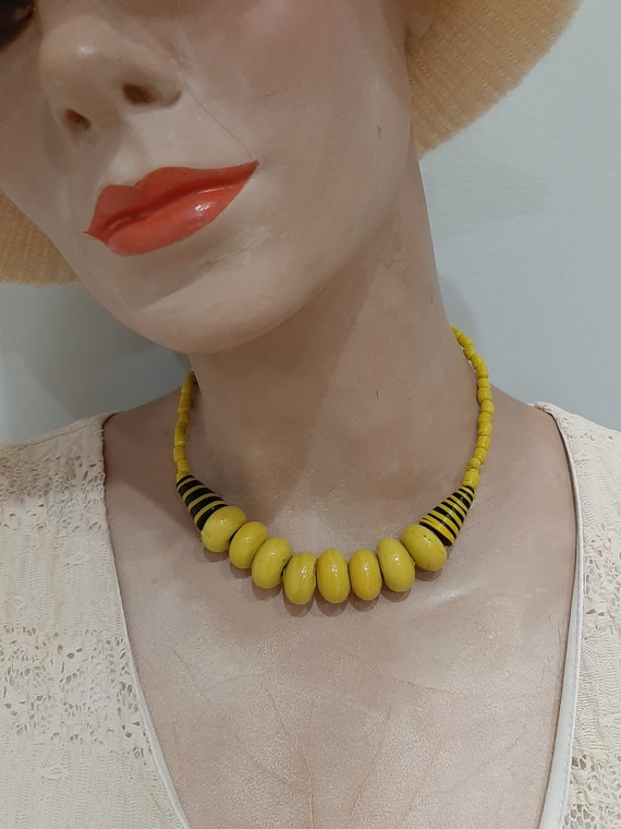 Vintage 1960s Yellow and Black Beaded Choker Style