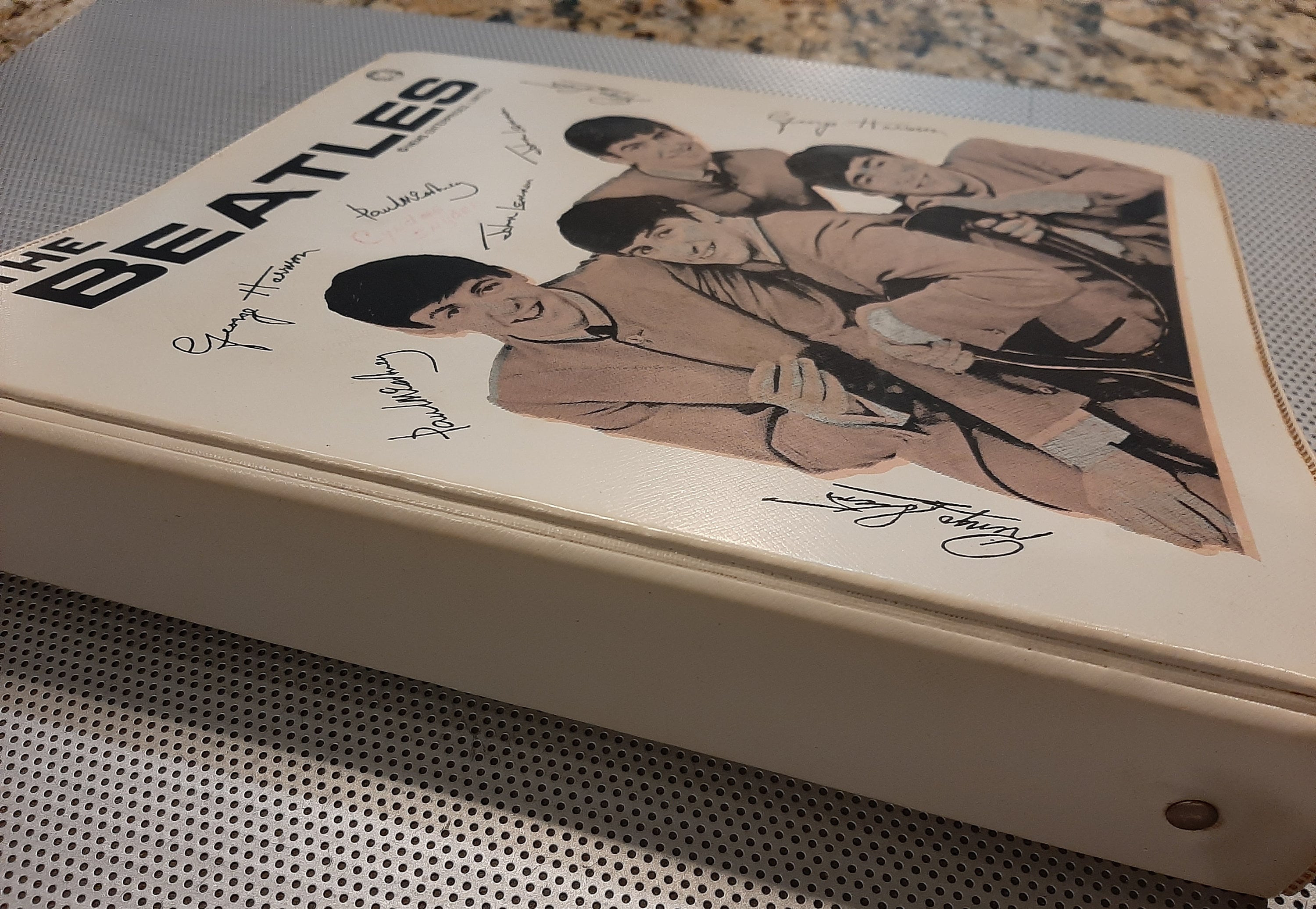 Vintage 1964 Original the Beatles White Vinyl School 3 Ring