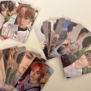 Cartes photo (officielles) et carte postale signée Stray Kids/SKZ