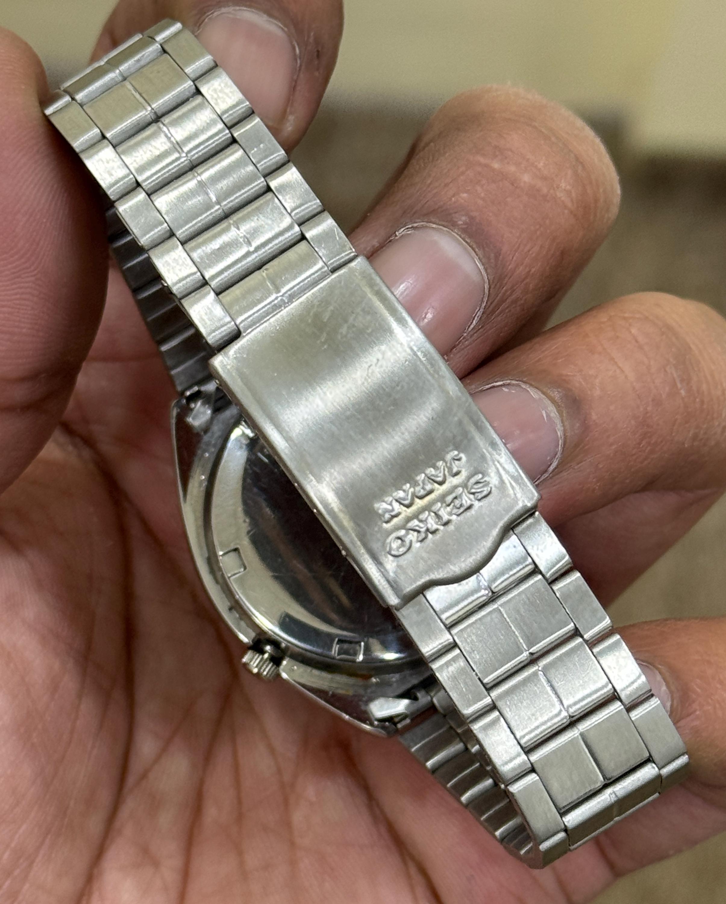 セイコー5 自動巻き サンバースト ブラック アラビア文字盤 メンズ