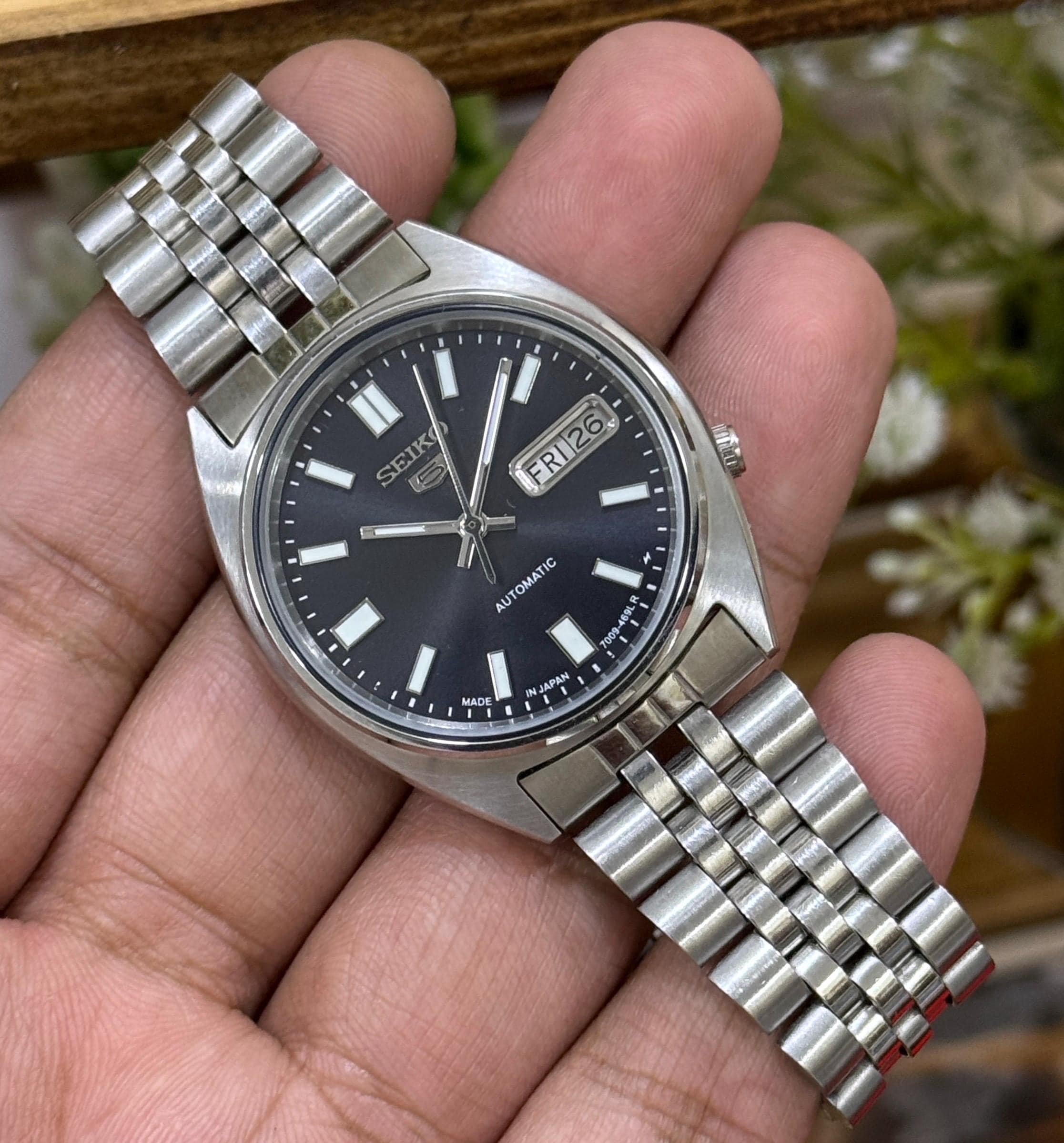 Vintage Seiko 5 Automatic Black Checkered Dial Cal.7009 Men's