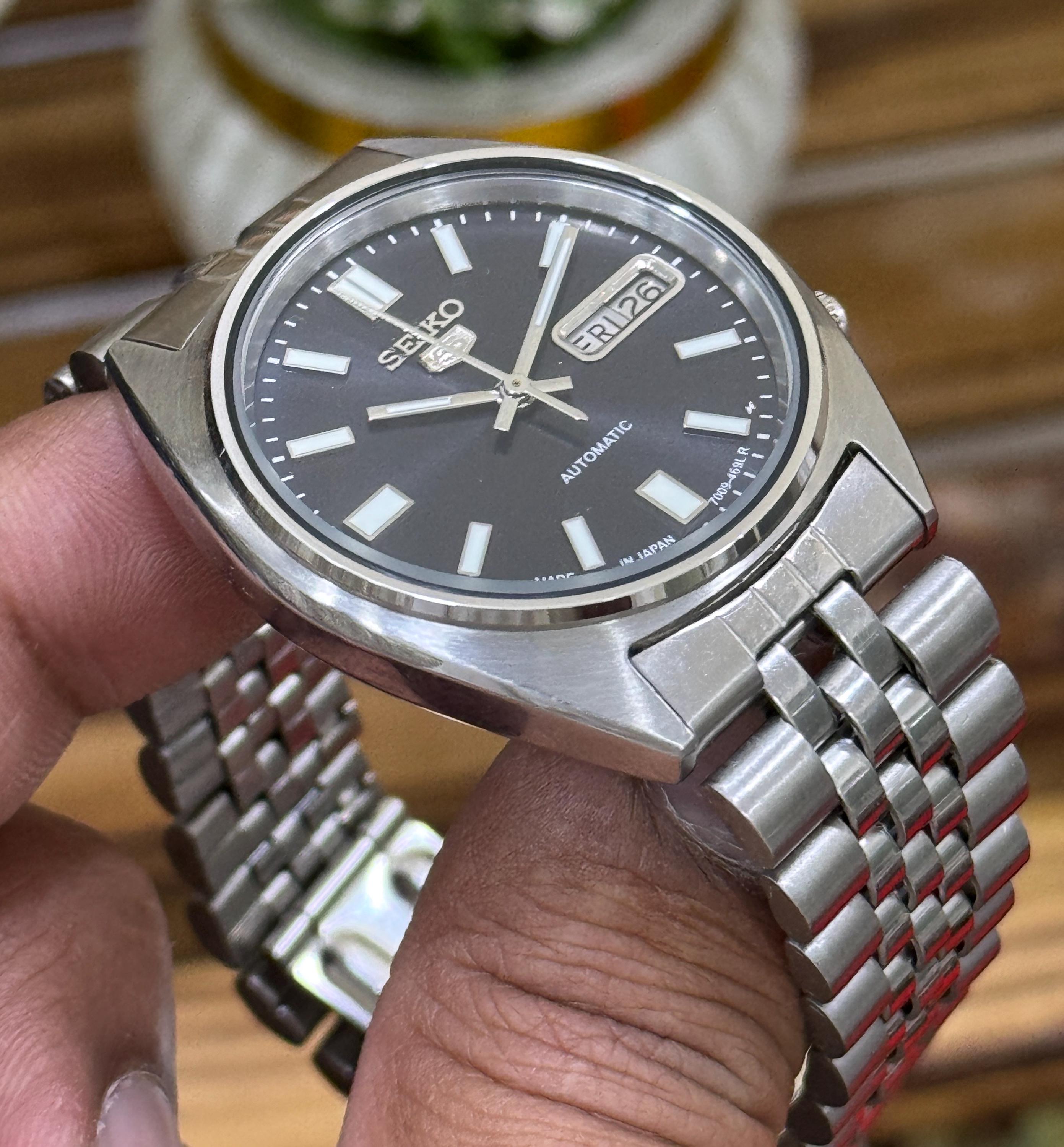 Vintage Seiko 5 Automatic Black Checkered Dial Cal.7009 Men's