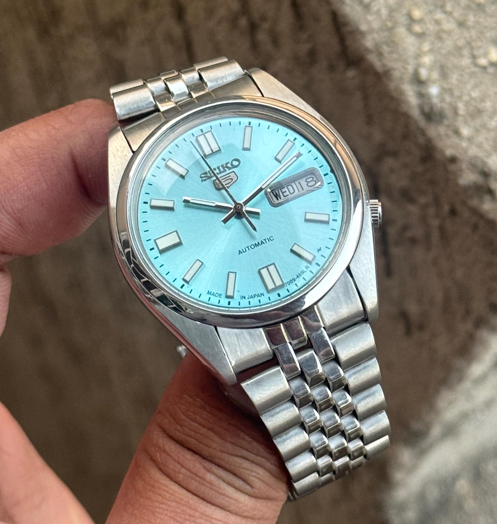 Vintage Seiko 5 Automatic Ice Blue Sunburst Dial Cal.7009