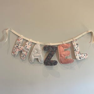 Banderín personalizado con letras esponjosas – Guirnalda de letras de tela vintage – Letrero para bebé hecho a medida – Decoración rústica para habitación infantil – Regalo para baby shower