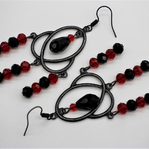 Hauntingly Beautiful, Goth Chandelier Earrings. Vintage Style. Black and Red Crystals. Goth Enthusiasts. Goth Themed Events. Halloween Wear.