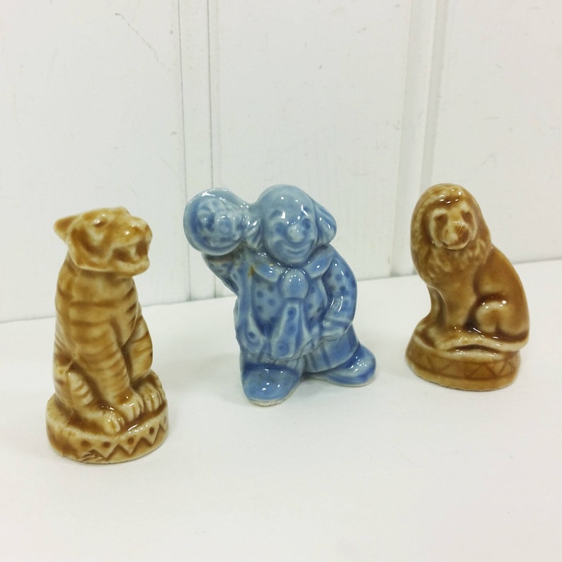 red rose tea statues