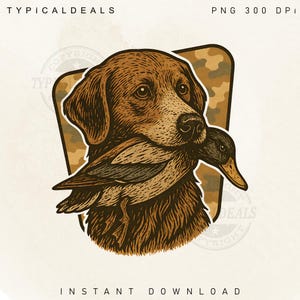 Op de afbeelding: Illustratie van een bruine hond met een eend in zijn bek, tegen een camouflage achtergrond. De afbeelding heeft de tekst "TYPICALDEALS" bovenaan en "INSTANT DOWNLOAD" onderaan.
