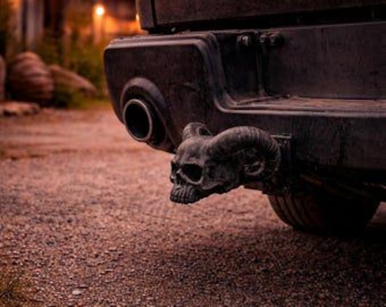 Devil demon skull with horns trailer hitch cover 50mm | 2 inch receiver plug | skull & dark style | 3d printed petg