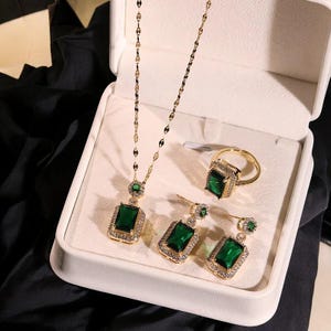 女性用ファッションキュービックジルコニアジュエリーセットネックレスイヤリングリングギフトセット