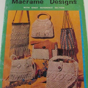 Macramé Book - Macramé designs - 12 belt and bag - 1971 - vintage booklet - knit reference