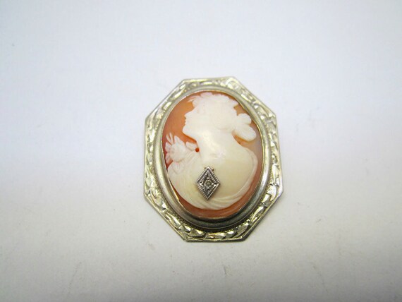 Vintage 10k White Gold Cameo brooch with Delicate… - image 2