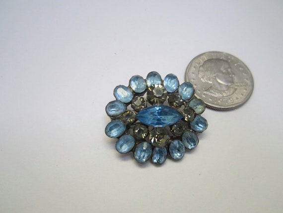 Vintage 50's blue and gray crystal brooch - image 3