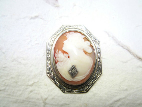 Vintage 10k White Gold Cameo brooch with Delicate… - image 7