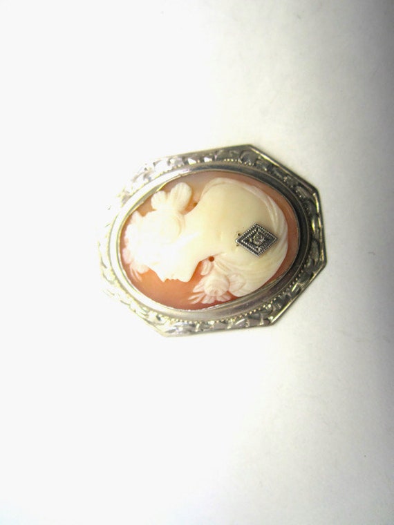 Vintage 10k White Gold Cameo brooch with Delicate… - image 6