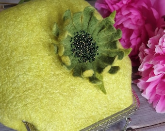Handmade felt bag in light green, brooch, merino wool, sustainable, unique felt jewelry, gift idea, wedding, natural fibers, felt design