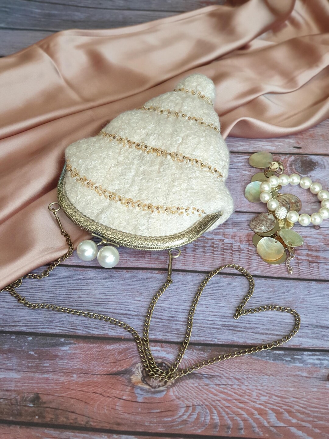 Hand-felted Bag Made of Merino Wool in Beige, Shell Shape, Kiss Closure ...