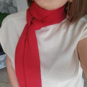 Aus Baumwolle gestrickt schmaler langer Schal in rot. Skinny Scarf, auch als Stirnband wickeln lässt, Modeaccessoire, funktionelle Geschenk.