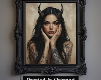Puede incluir: Un retrato enmarcado de una mujer con cabello largo y negro, cuernos y tatuajes. La obra de arte está enmarcada en un marco negro adornado. La imagen tiene un fondo neutro y el texto "Printed & Shipped" está en la parte inferior.