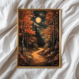 Può includere: Dipinto paesaggistico incorniciato di una scena di foresta illuminata dalla luna. L'opera presenta un sentiero tortuoso tra alberi con foglie arancioni e rosse. Una luna piena brilla nel cielo notturno, in contrasto con la foresta oscura. La cornice è dorata.