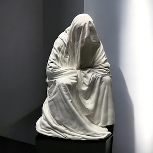 Statua in gesso del mantello della coscienza, replica di scultura nordica, decorazione per mensole, fermacarte d&#39;arte unico, accento gotico, decorazione minimalista unica