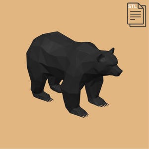 Könnte beinhalten: Ein Papiermodell eines schwarzen Bären. Der Bär steht auf allen Vieren und ist im Low-Poly-Stil gehalten.