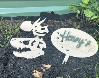 Personalisiertes Fossilien Gartenschild: Handgefertigte Kinderdekoration für den Außenbereich, 3er-Set