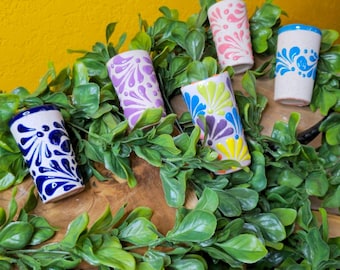 Verre à liqueur de tequila en argile inspiré de Talavera - Design mexicain coloré