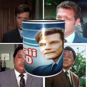 Hawaii 5.0, 11 Unze spülmaschinenfest Kaffeetasse, innen schwarz, schwarzer Griff