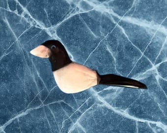 Hand-carved Magpie Bird Bead,  Bird Necklace Bead, Hand carved Fetish Bird