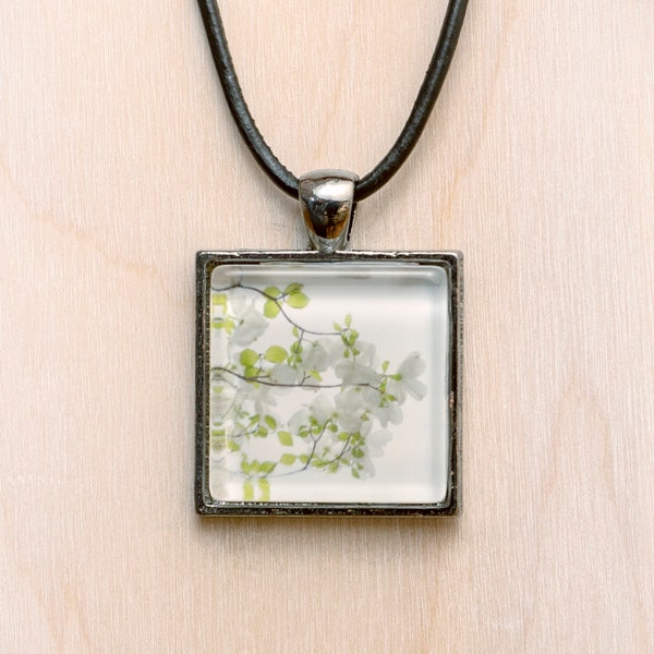 White Dogwood Necklace/Dogwood Flower Pendant/Blooming Dogwood Pendant/Dogwood Blossom Necklace/Dogwood Jewelry/White Flower Necklace/Nature