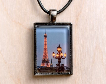 Eiffel Tower Necklace/Paris Jewelry/France Pendant/Tower Jewelry/Paris Necklace/Tower Pendant/Eiffel Night Photo Necklace/Paris Pendant