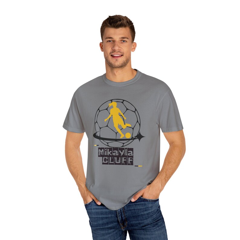 Camiseta unisex teñida de fútbol para mujer de Mikayla Cluff Utah Royals FC imagen 9