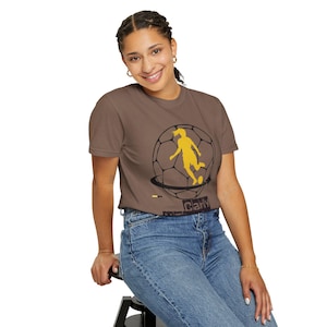 Carly Nelson Utah Royals FC Frauen Fußball Unisex Garment-Dyed T-Shirt Bild 7