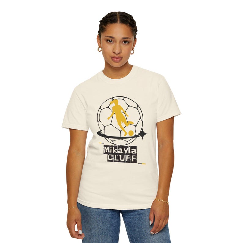 Camiseta unisex teñida de fútbol para mujer de Mikayla Cluff Utah Royals FC imagen 5